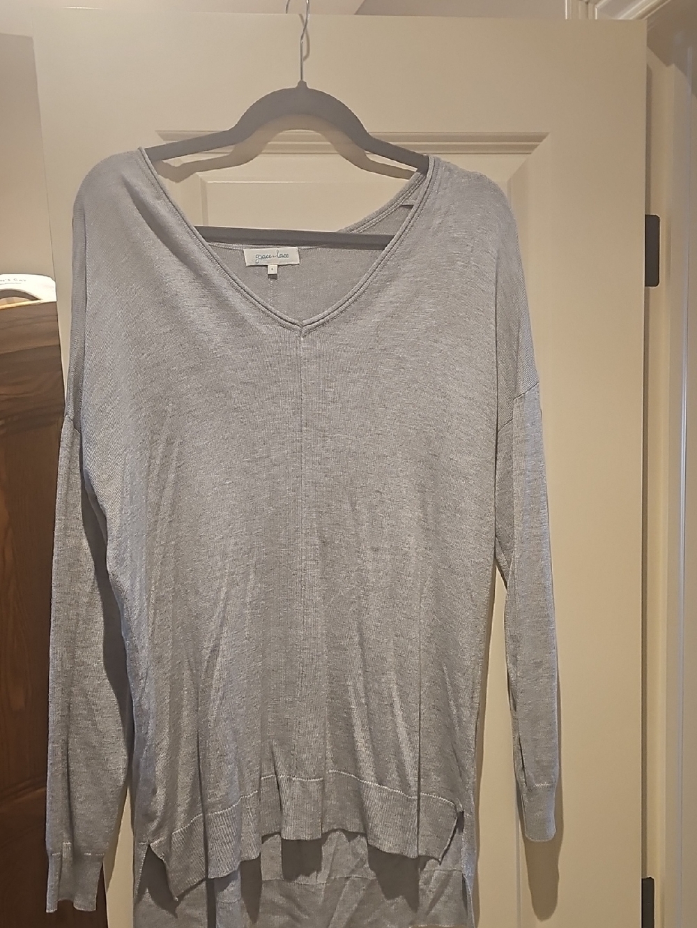 Splendid Light Gray V-Neck Lightweight Knit Pullover
